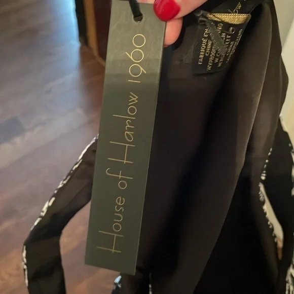 NWT HOUSE OF HARLOW 1960 BLACK & WHITE CROP TOP SIZE M - Picture 7 of 8